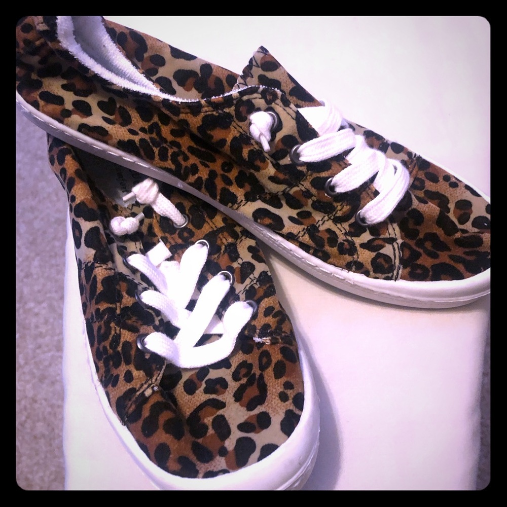 Forever comfort sneakers